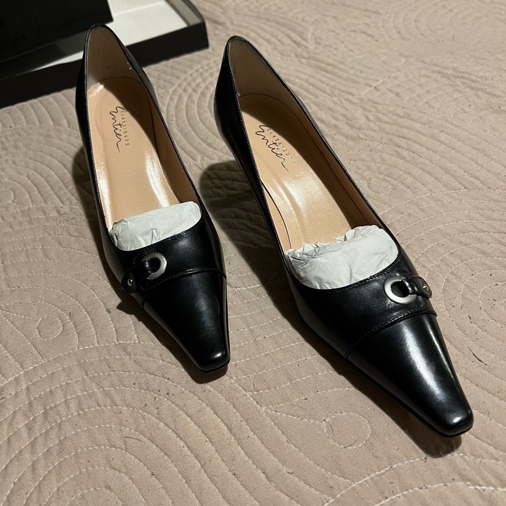 7.5N black leather Entier Classiques pumps.